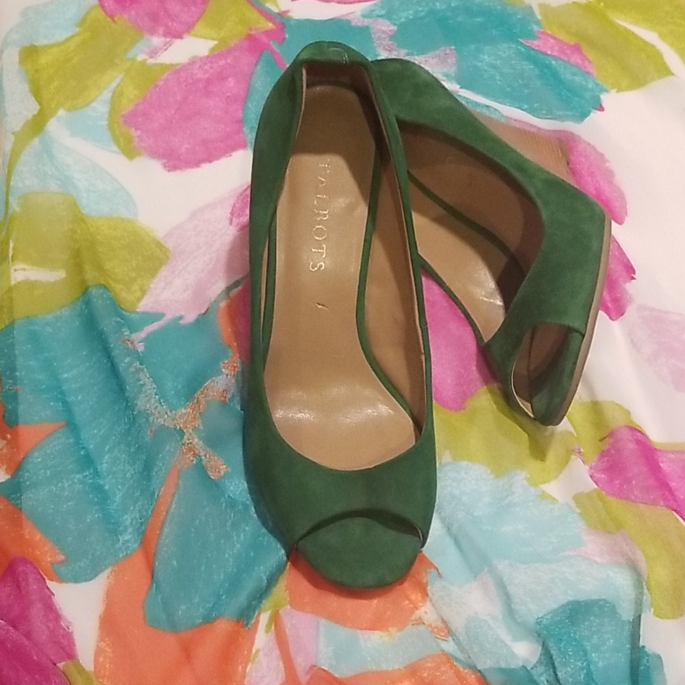 *green heels*three inch heels*open toed shoe*